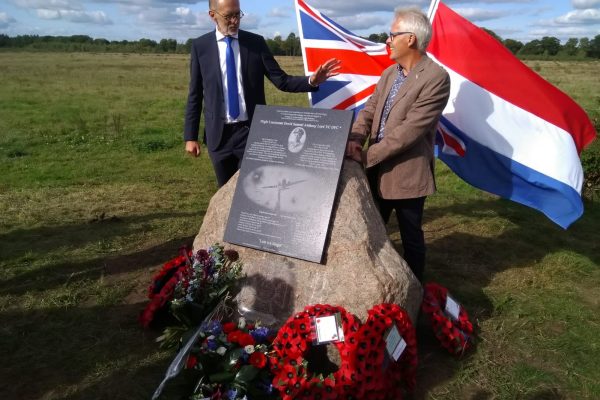 onthulling_gedenksteen03