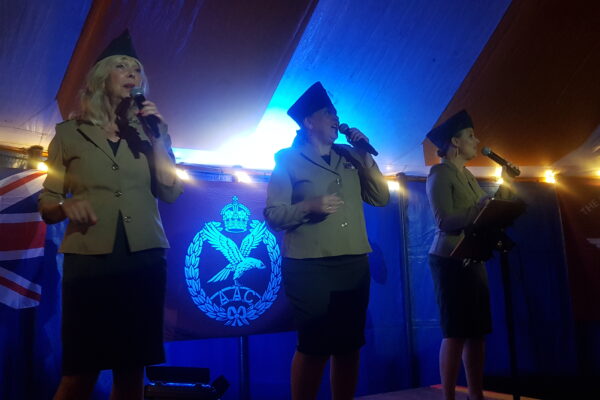 Arnhemse Andrew Sisters bij WAX