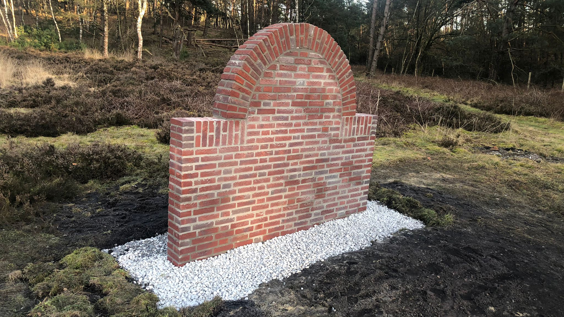 Airborne herdenkingsmonument voor captain Quirpel op de Johannahoeve